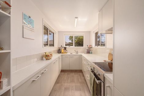 Photo of property in 6 Laing Crescent, Heathcote Valley, Christchurch, 8022