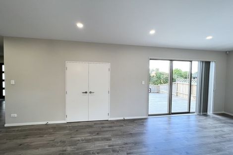 Photo of property in 6b St Catherine Crescent, West Harbour, Auckland, 0618