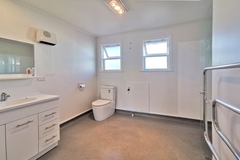 Photo of property in 123 Edgewater Drive, Pakuranga, Auckland, 2010