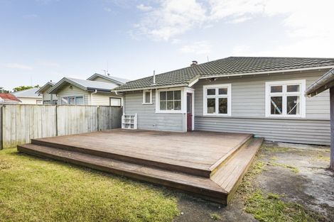 Photo of property in 20 Shamrock Street, Takaro, Palmerston North, 4412