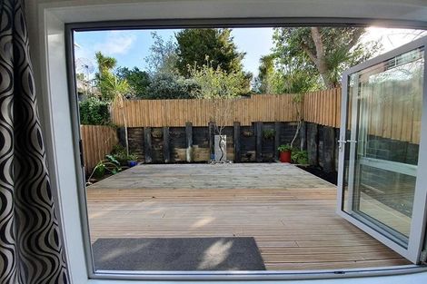 Photo of property in 6/13 Kaihu Street, Northcote, Auckland, 0627