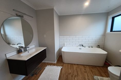 Photo of property in 72 Mawai Hakona Drive, Wallaceville, Upper Hutt, 5018