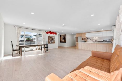 Photo of property in 25a Larnoch Road, Henderson, Auckland, 0610