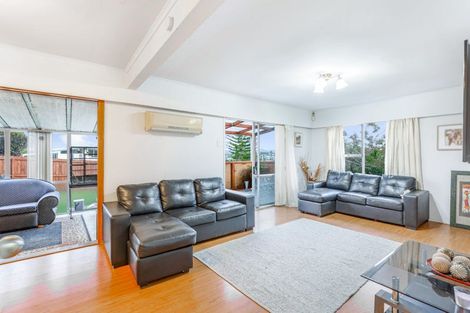 Photo of property in 13 Redwood Drive, Massey, Auckland, 0614