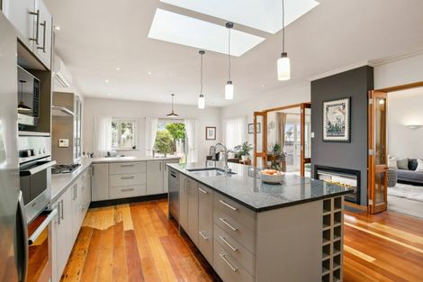 Photo of property in 43 Darlington Road, Miramar, Wellington, 6022