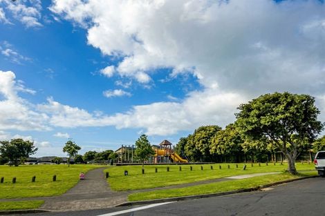 Photo of property in 2 Cyclamen Road, Mangere, Auckland, 2022