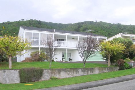 Photo of property in 21 Amokura Street, Waikanae, 5036