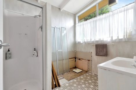 Photo of property in 6 Alwyn Avenue, Te Atatu South, Auckland, 0610