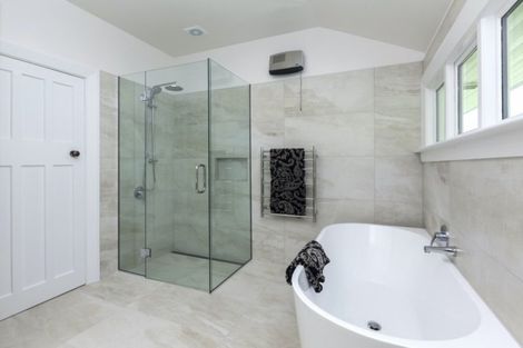 Photo of property in 21 Saint Andrews Square, Strowan, Christchurch, 8052