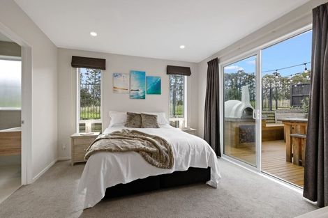 Photo of property in 13 Barrique Road, Kumeu, 0810