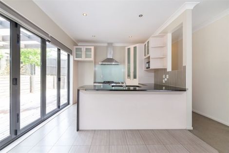 Photo of property in 23 Midhurst Avenue, Henderson, Auckland, 0612