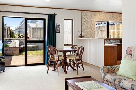 Photo of property in 124a Karewa Parade, Papamoa Beach, Papamoa, 3118