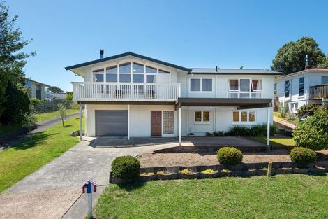 Photo of property in 27 Valley View Road, Glenfield, Auckland, 0629