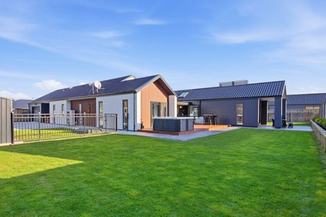 Photo of property in 16 Three Kings Court, Outram, 9019