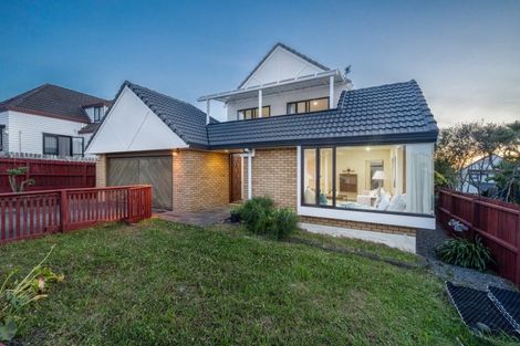 Photo of property in 5/7 Eske Place, Highland Park, Auckland, 2010