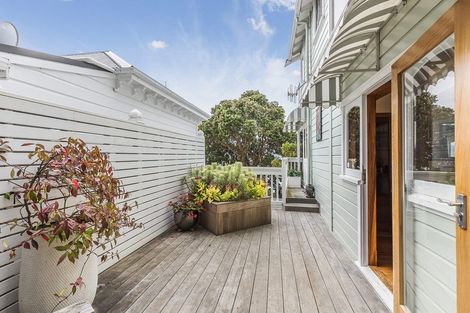 Photo of property in 385 Karaka Bay Road, Karaka Bays, Wellington, 6022