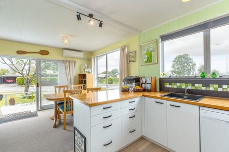Photo of property in 2 Hornsby Street, Carterton, 5713