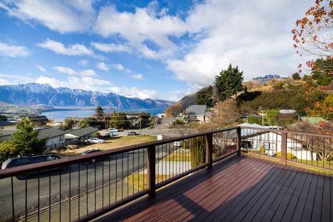 Photo of property in 8 Avalon Crescent, Fernhill, Queenstown, 9300