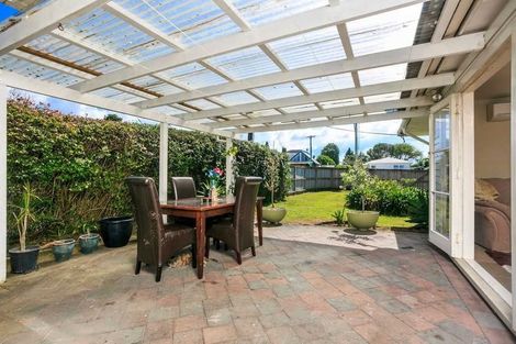 Photo of property in 57 Yeovil Road, Te Atatu Peninsula, Auckland, 0610