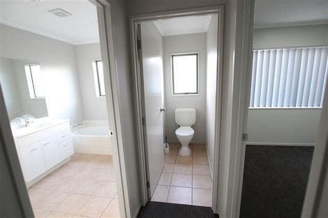 Photo of property in 2 Ettrick Lane, Papakura, 2110