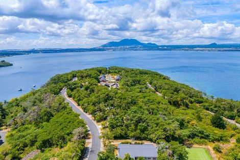 Photo of property in 10 Parawera Drive, Acacia Bay, Taupo, 3330
