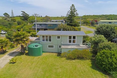 Photo of property in 75 Blue Pacific Parade, Riversdale Beach, Masterton, 5872