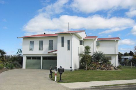 Photo of property in 5 Tanekaha Street, Edgecumbe, 3120