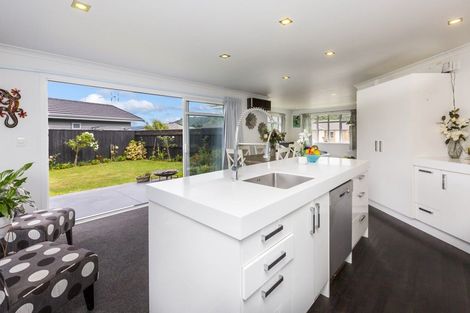 Photo of property in 4 Citrine Grove, Timberlea, Upper Hutt, 5018