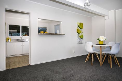 Photo of property in 37 Vina Place, Massey, Auckland, 0614