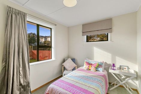 Photo of property in 76 Taylor Terrace, Tawa, Wellington, 5028