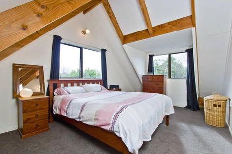 Photo of property in 24 Karamu Street, Te Atatu Peninsula, Auckland, 0610