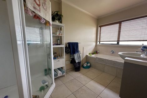 Photo of property in 28 Seamount Drive, Red Beach, 0932