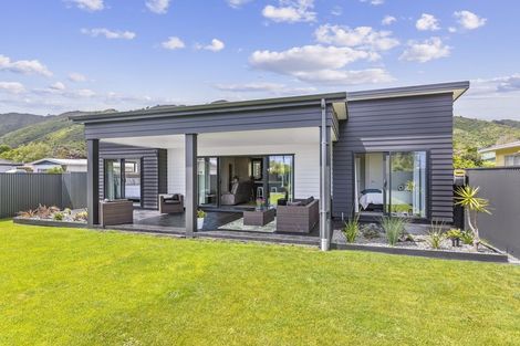 Photo of property in 124 Main Road, Waikanae, 5036