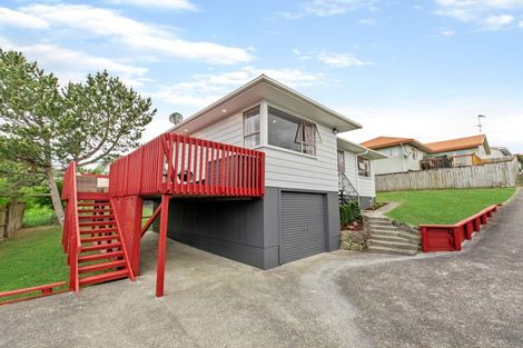 Photo of property in 68 Awaroa Road, Sunnyvale, Auckland, 0612