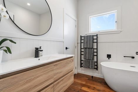 Photo of property in 43 Roberton Road, Avondale, Auckland, 1026