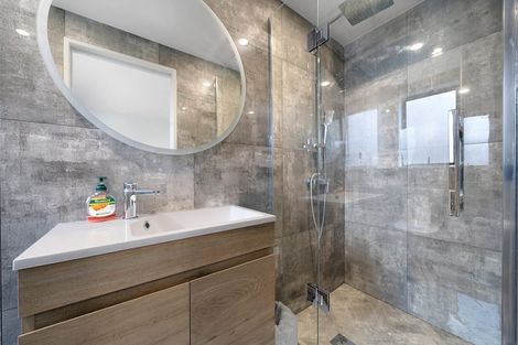 Photo of property in 4/68 Smythe Road, Henderson, Auckland, 0612