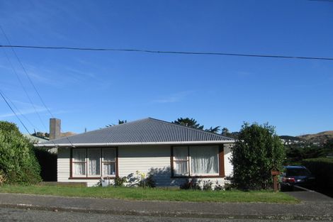 Photo of property in 14 Catherine Crescent, Paparangi, Wellington, 6037