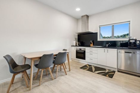Photo of property in 8 Atkinson Street, Newlands, Wellington, 6037
