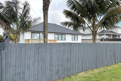 Photo of property in 9 Grainger Road, Te Atatu South, Auckland, 0610