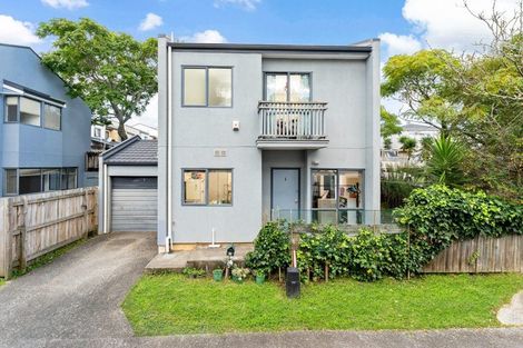 Photo of property in 1 Sun Place, Henderson, Auckland, 0612