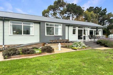 Photo of property in 120 Cummerfield Road, Foxton, 4891