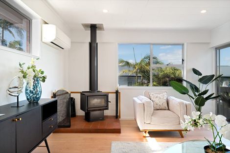 Photo of property in 14b Waimumu Road, Massey, Auckland, 0614