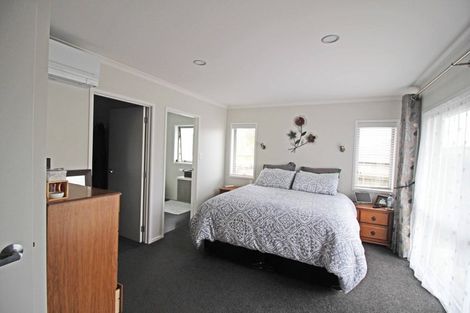 Photo of property in 27 Trauzer Place, Flagstaff, Hamilton, 3210