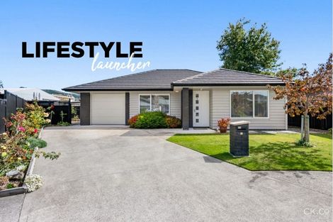 Photo of property in 12 Passchendaele Grove, Trentham, Upper Hutt, 5018
