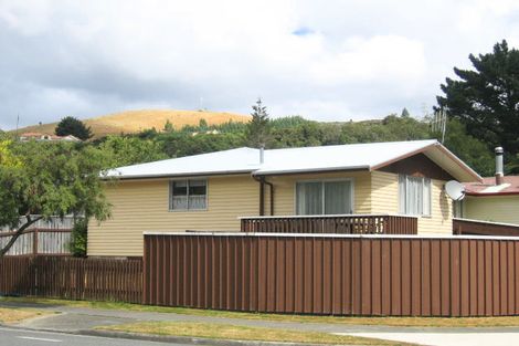 Photo of property in 1/8 Gemstone Drive, Birchville, Upper Hutt, 5018