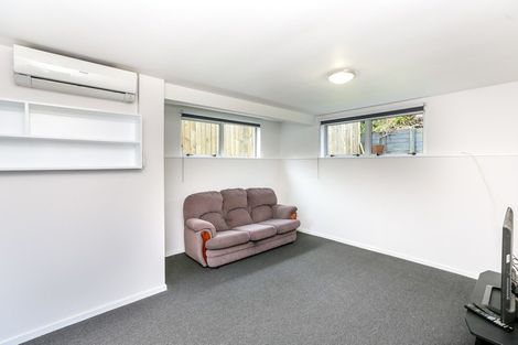 Photo of property in 12 Govett Avenue, Frankleigh Park, New Plymouth, 4310