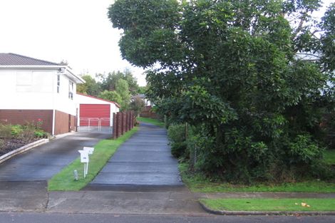 Photo of property in 2/17 Mirrabooka Avenue, Botany Downs, Auckland, 2010