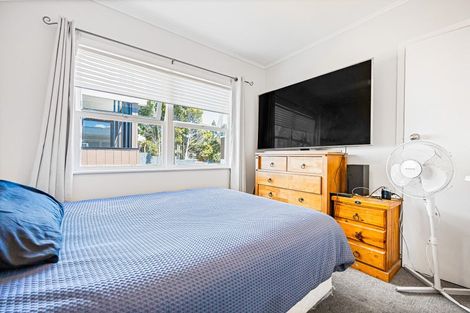 Photo of property in 38 Woodside Road, Massey, Auckland, 0614
