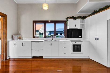 Photo of property in 68 Collins Street, Hawera, 4610