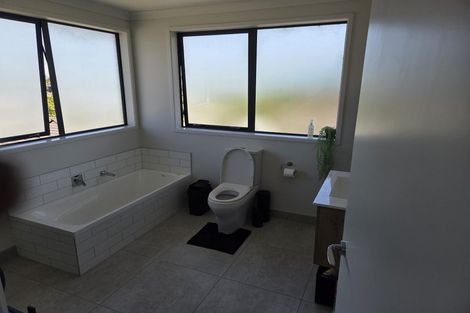 Photo of property in 38 Cockayne Crescent, Sunnynook, Auckland, 0620